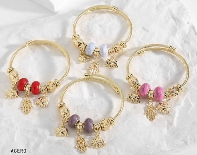 Pulseras estilo Pandora doradas con charms