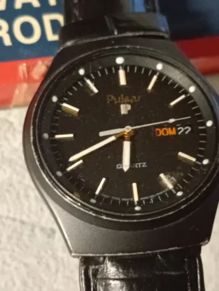 Orologio da polso Pulsar nero e oro