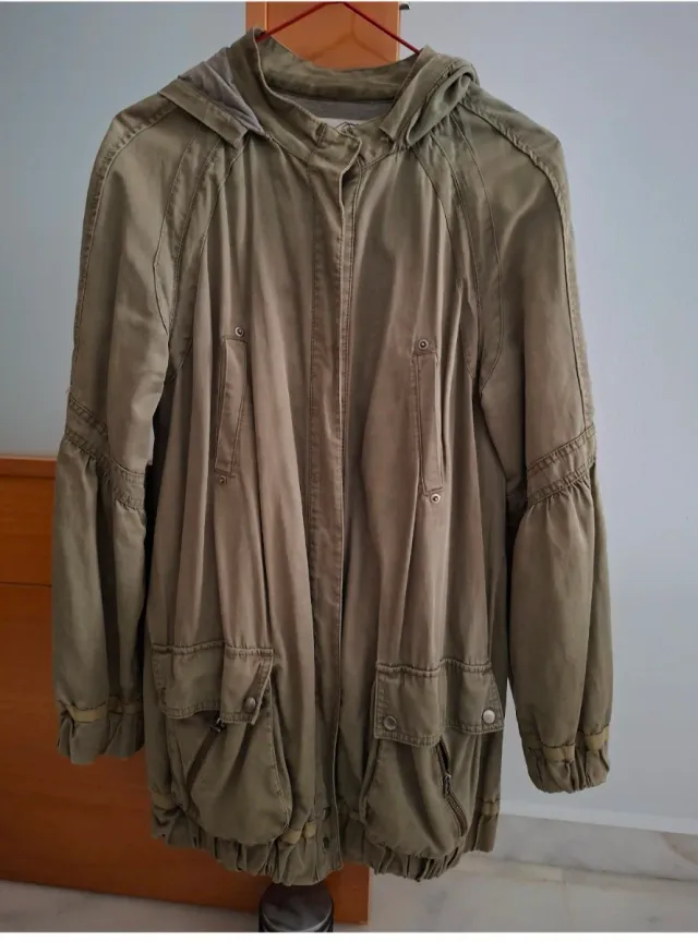 Parka mujer Zara verde militar