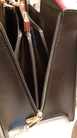 Due borse vintage nere con dettagli oro