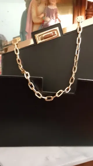 Due borse vintage nere con dettagli oro