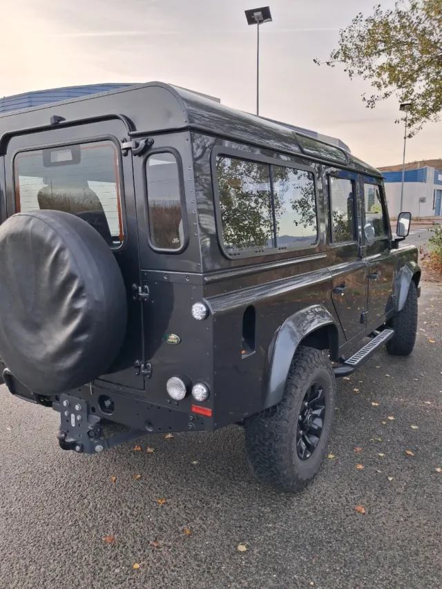 Land Rover Defender 2010