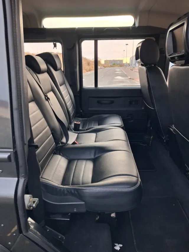 Land Rover Defender 2010