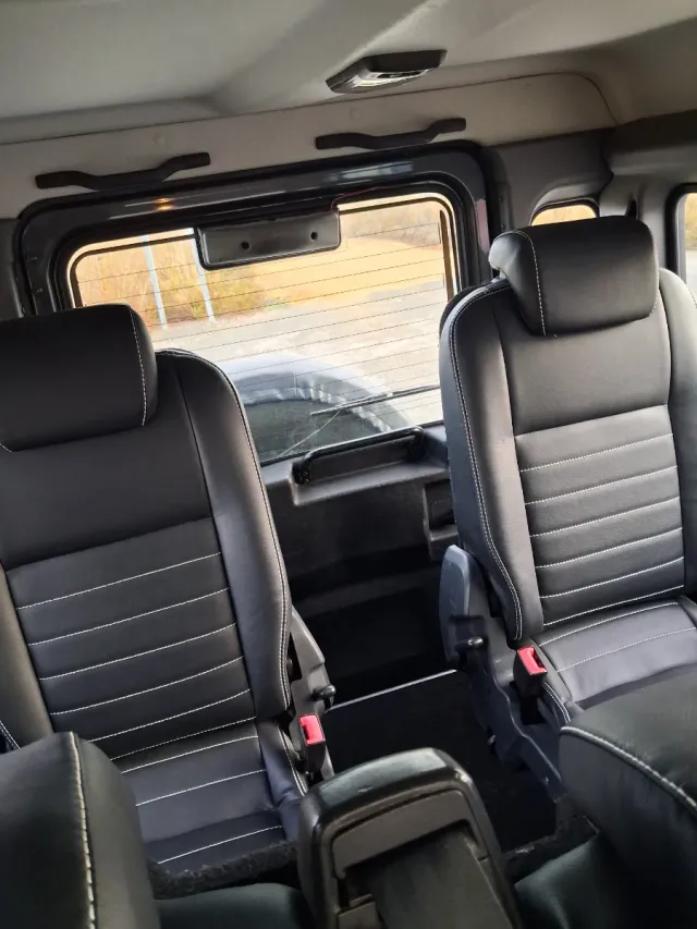 Land Rover Defender 2010