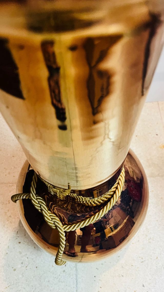 Jarrón Metálico Dorado Alto