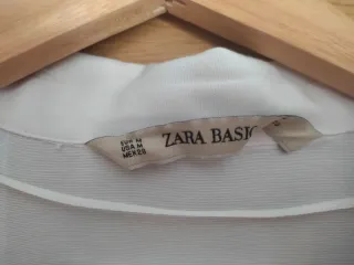 Camisa blanca con detalles negros