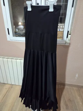 Falda flamenca negra
