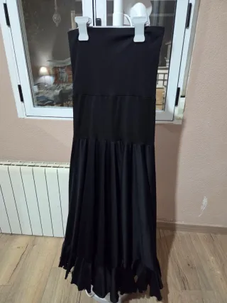 Falda flamenca negra