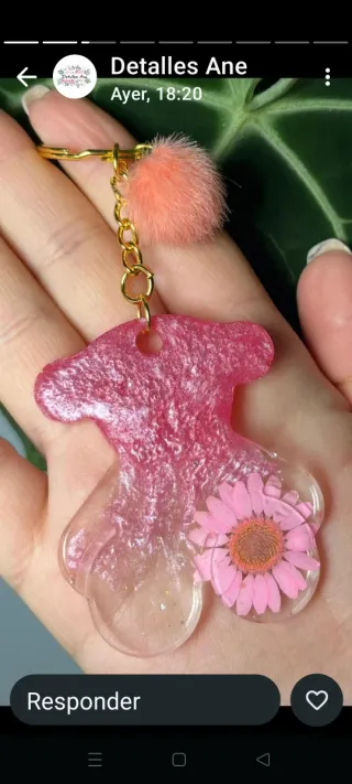Llavero Oso Rosa con Flor y Pompón