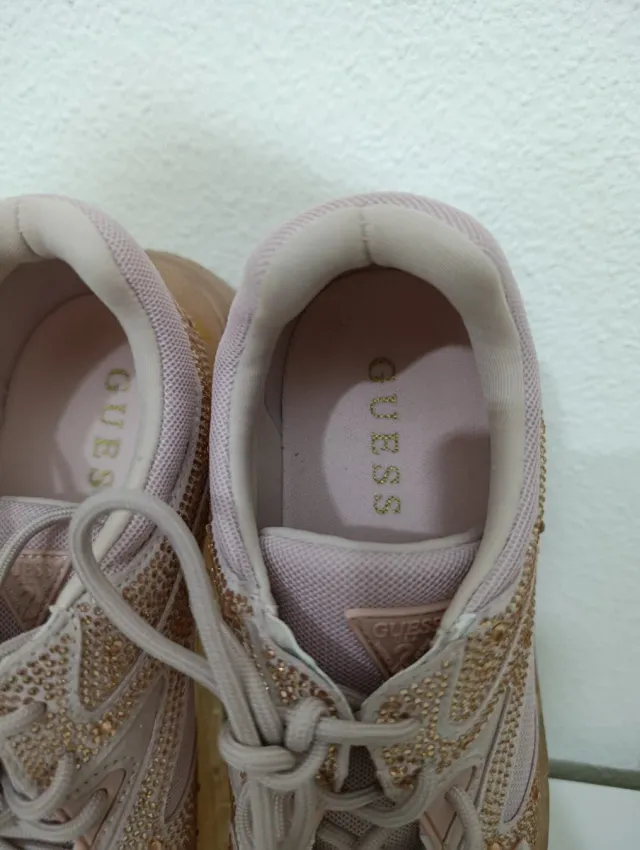 Deportivas Guess Rosa con Brillo