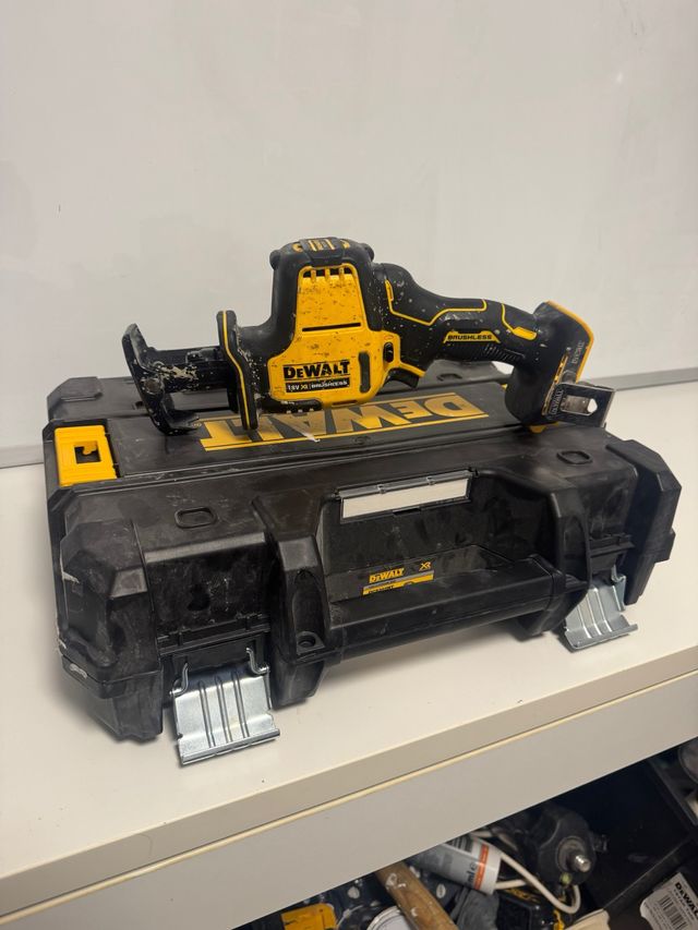 Sierra Sable Dewalt 18V XR con Maletín