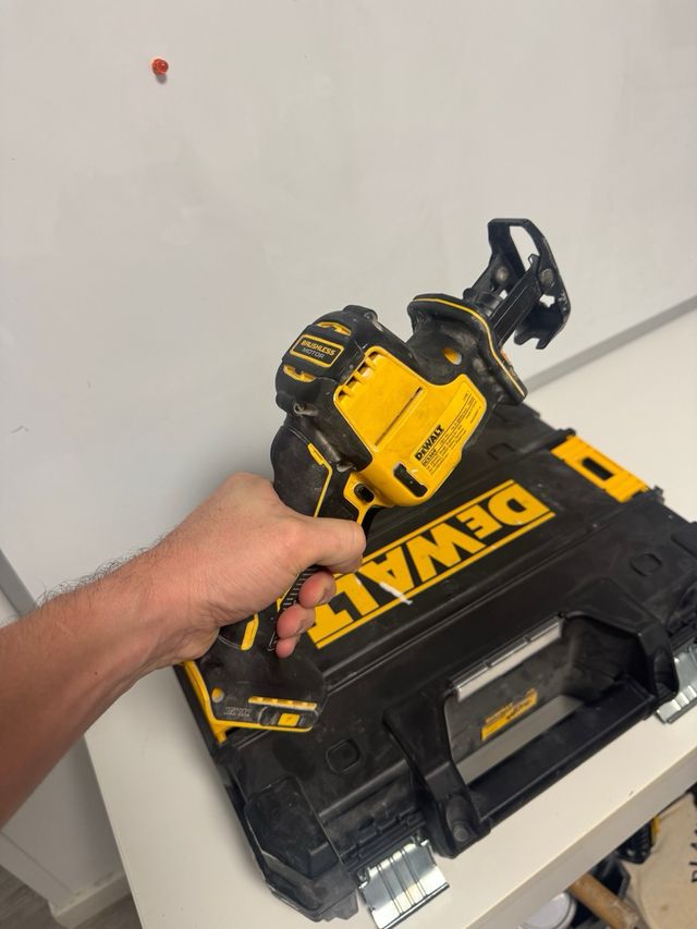 Sierra Sable Dewalt 18V XR con Maletín