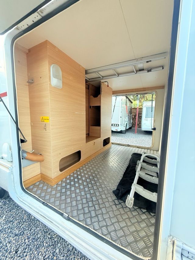 Autocaravana garaje motos/doble cama/doble aire