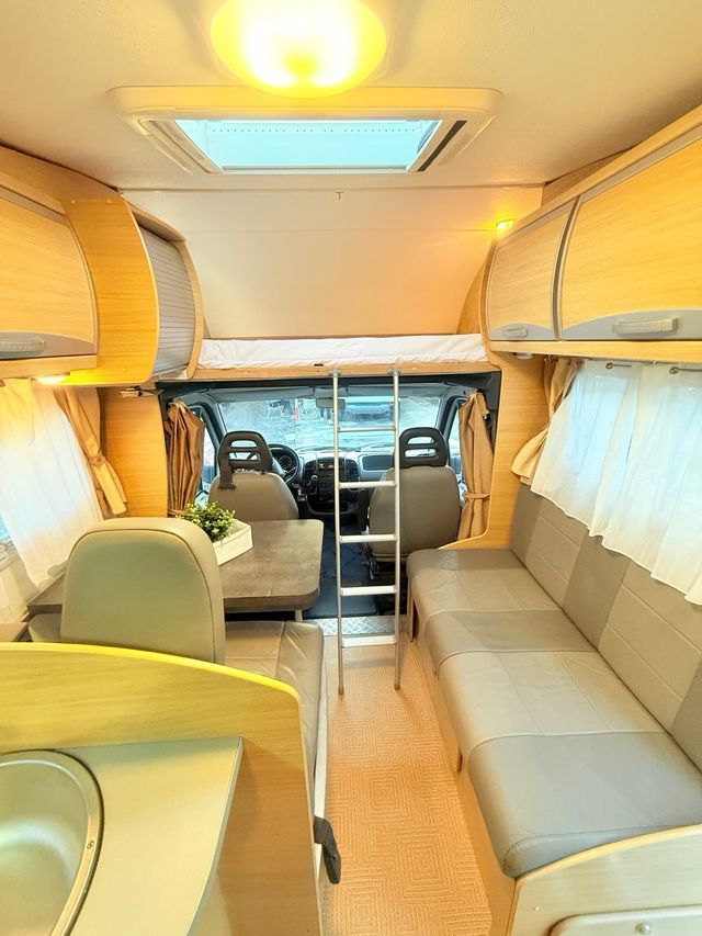 Autocaravana garaje motos/doble cama/doble aire