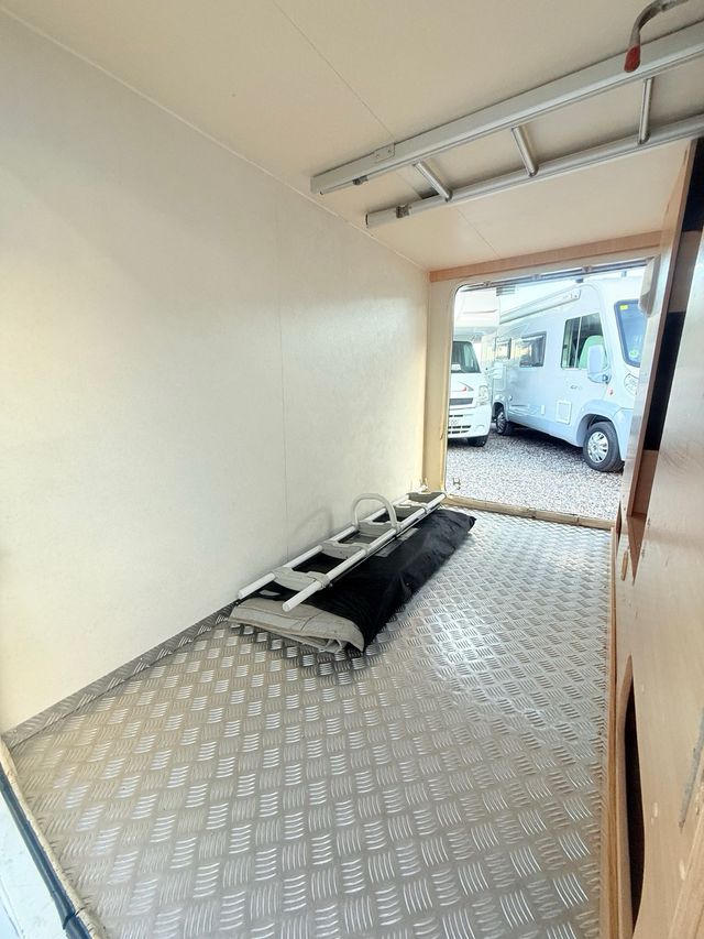 Autocaravana garaje motos/doble cama/doble aire