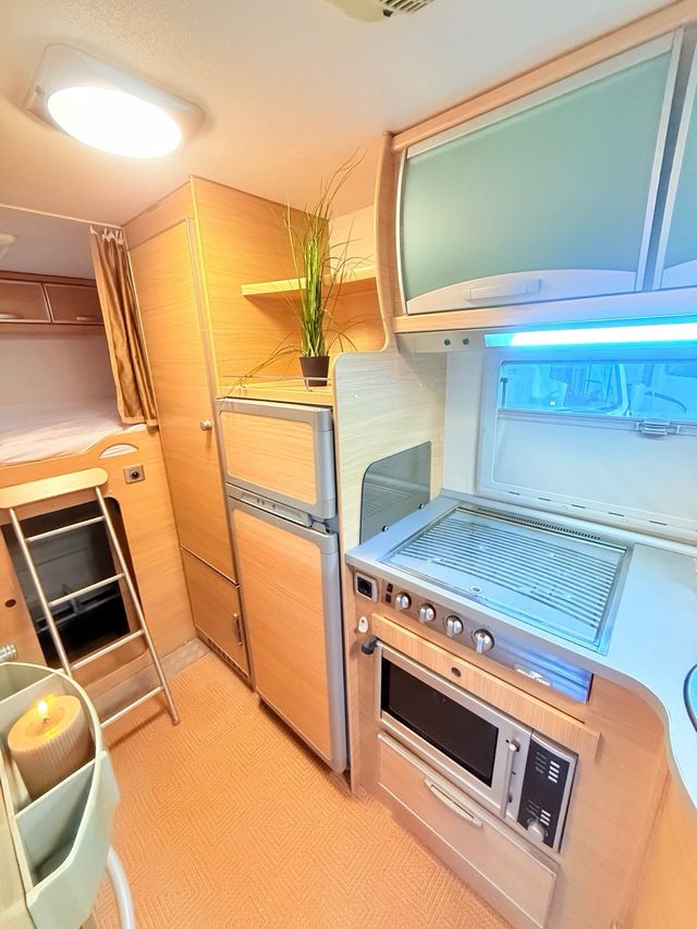 Autocaravana garaje motos/doble cama/doble aire