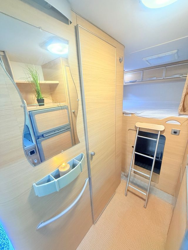 Autocaravana garaje motos/doble cama/doble aire