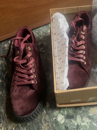 Tennis in velluto nero e rosso prezzo originale 59