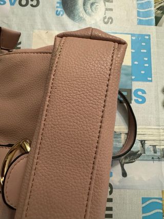 Borsetta rosa antico con tracolla dorata