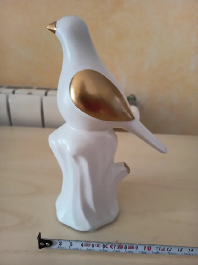 Figura pájaro cerámica blanco y dorado