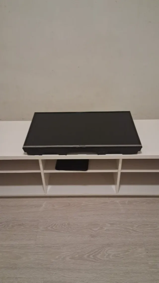 Divano + TV 32" + Mobile TV