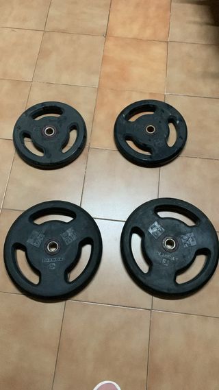 Barras y mancuernas de gimnasio