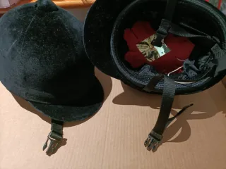 Dos cascos de hípica