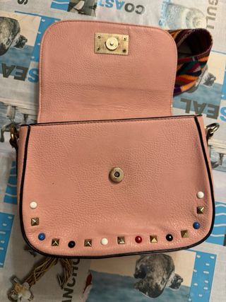 Pochette rosa con tracolla colorata