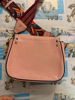 Pochette rosa con tracolla colorata