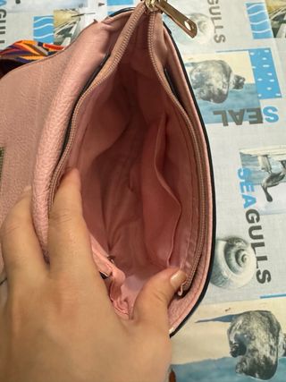 Pochette rosa con tracolla colorata