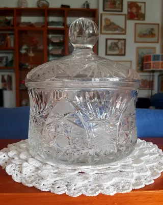 Contenitore in cristallo inciso