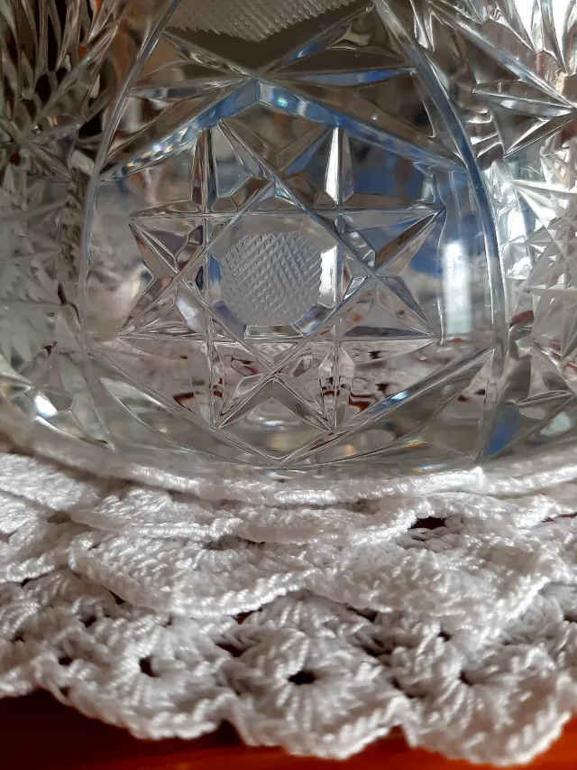 Contenitore in cristallo inciso