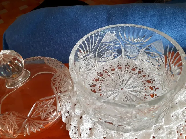 Contenitore in cristallo inciso