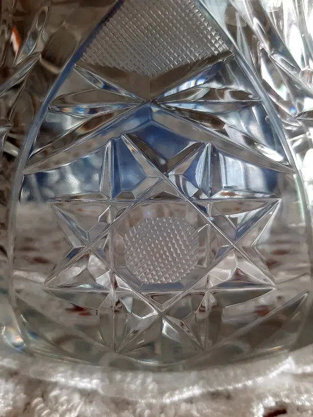 Contenitore in cristallo inciso