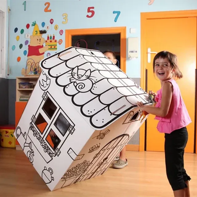 Casa di cartone per dipingere (è dipinta)