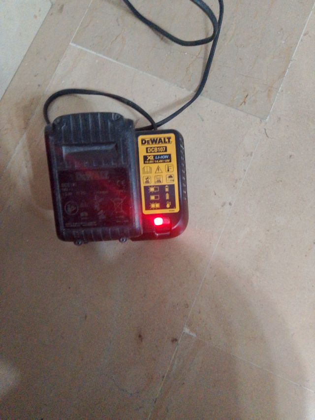 Caricatore DeWalt DCB107