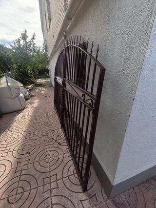 Puerta exterior acero forjado