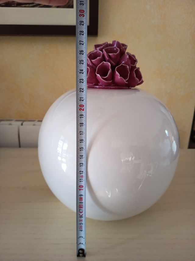 Decoración cerámica rosa y blanca