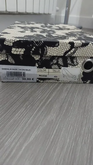 Zapatos de fiesta dorados con encaje Talla 40