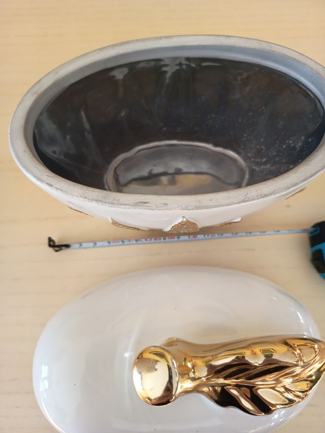 Decoración manzana cerámica dorada y blanca