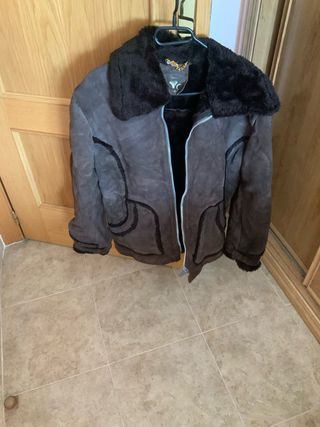 Chaquetón de piel con borrego