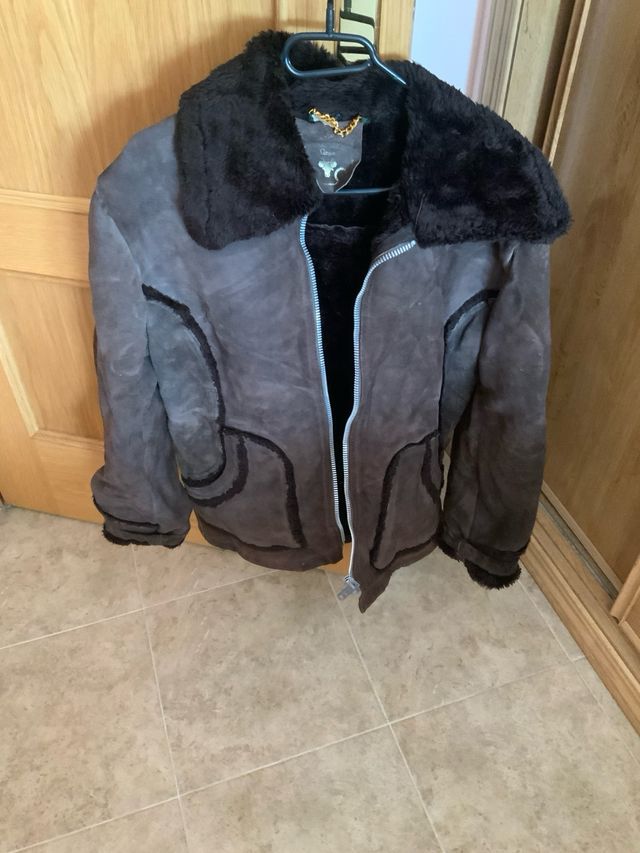 Chaquetón de piel con borrego