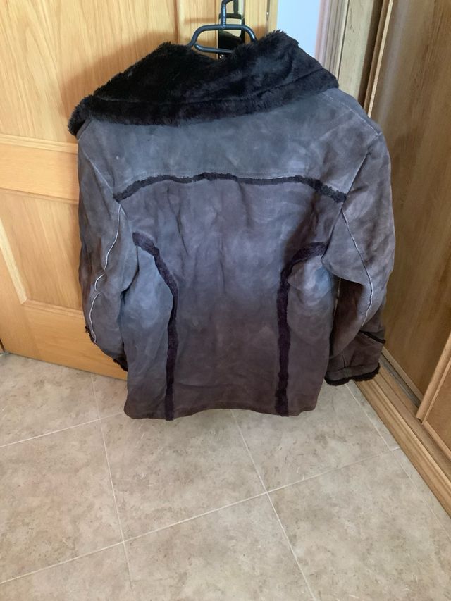 Chaquetón de piel con borrego