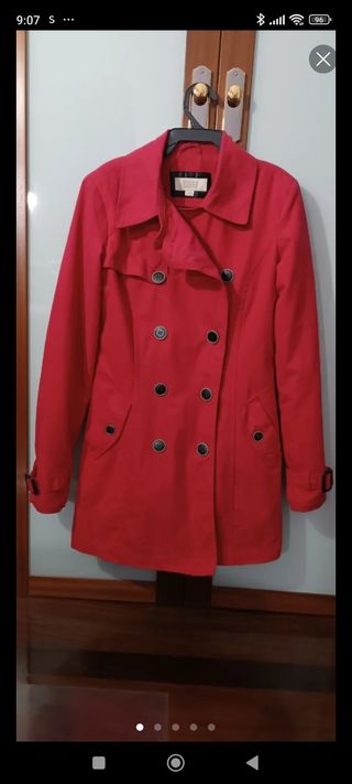 Gabardina roja mujer