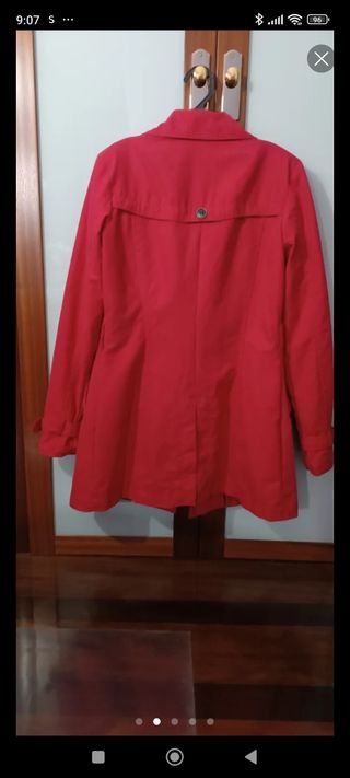 Gabardina roja mujer