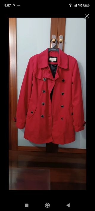Gabardina roja mujer