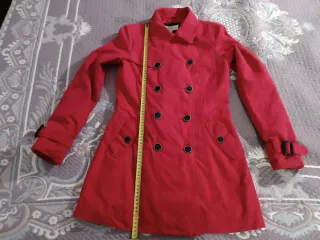 Gabardina roja mujer
