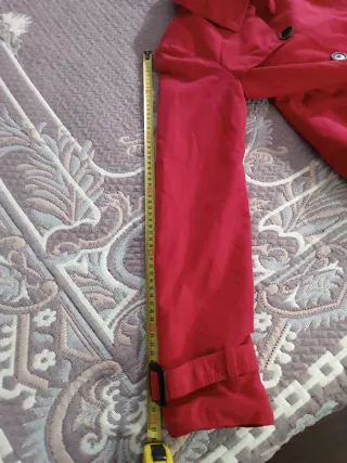 Gabardina roja mujer
