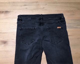 Pantalón vaquero negro