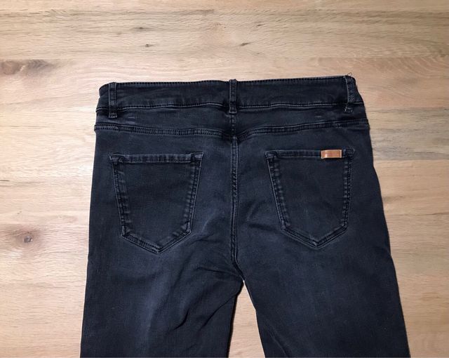 Pantalón vaquero negro